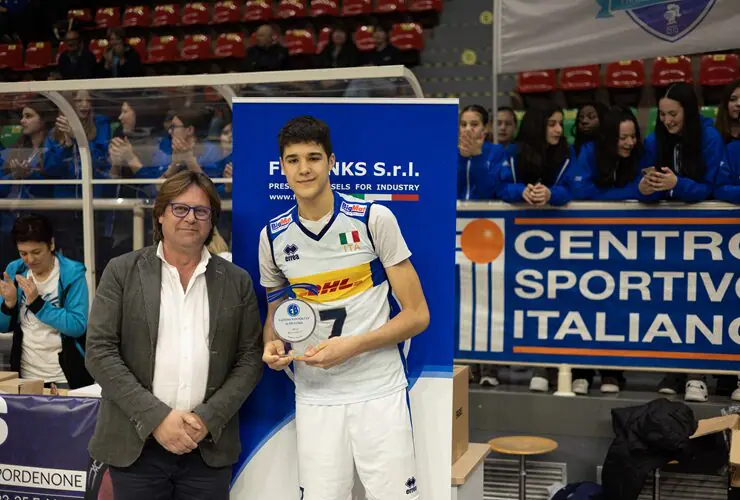 Manuel Zlatanov receives the Best Player Award at the Nations Winter Cup by FB Tanks 2024.